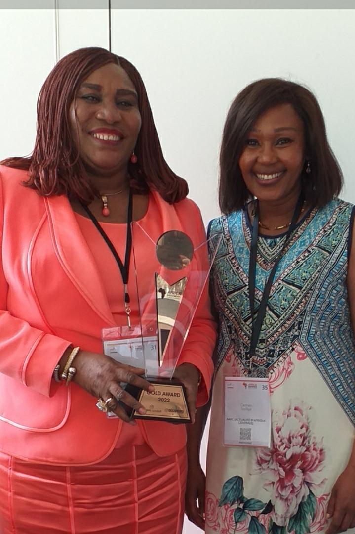 Toyin F Sanni lauréate du Prix "Best leader woman in Africa"et Carmen Féviliyé, membre du jury et directrice de publication de AAFC@AAFC