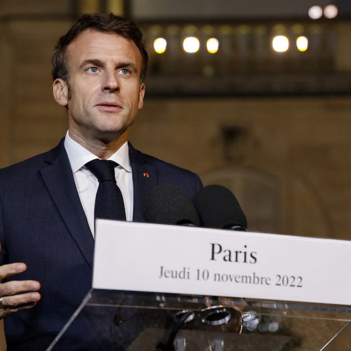Emmanuel Macron, à l'Elysée, le 10 novembre 2022. (LUDOVIC MARIN / AFP)